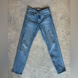 Levi’s Jeans: Wedgie Icon Fit in “Bright Side”, W25